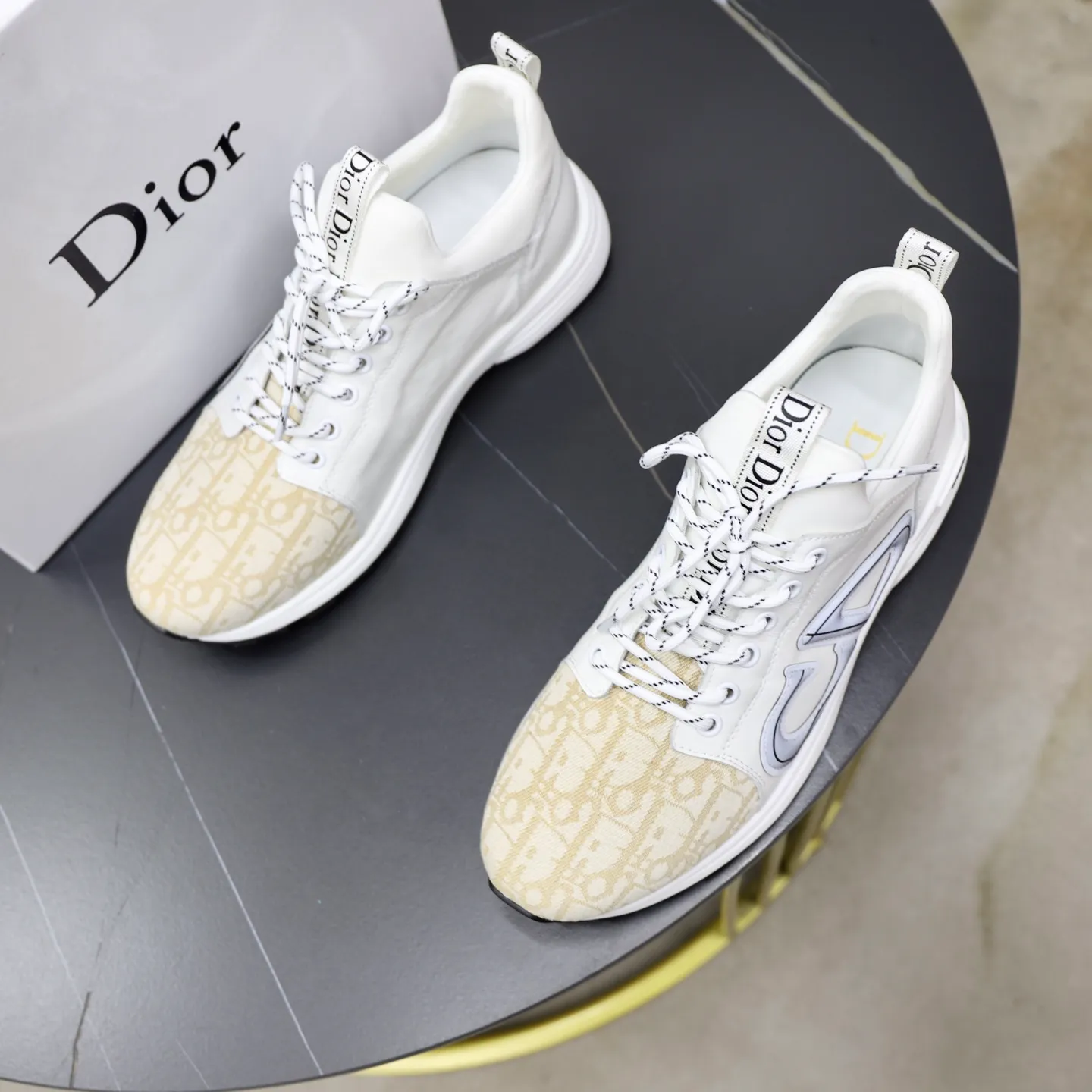 Ex-factory price: 462💰🙅‍♂️🙅‍♂️🙅‍♂️ Brand: Dior DIOR Standard code: 38-44 (45 customized) Grade: Same as the official website Material: Original material splicing Comfortable and breathable lining Lightweight and wear-resistant sports outsole Style category: Men's fashionable casual shoes Running sneakers Distinguished luxury brand elements Top luxury Color: actual picture color